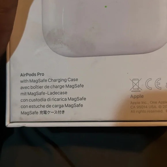 AirPods Pro brand new Came with new phone never been used - Picture 5 of 9